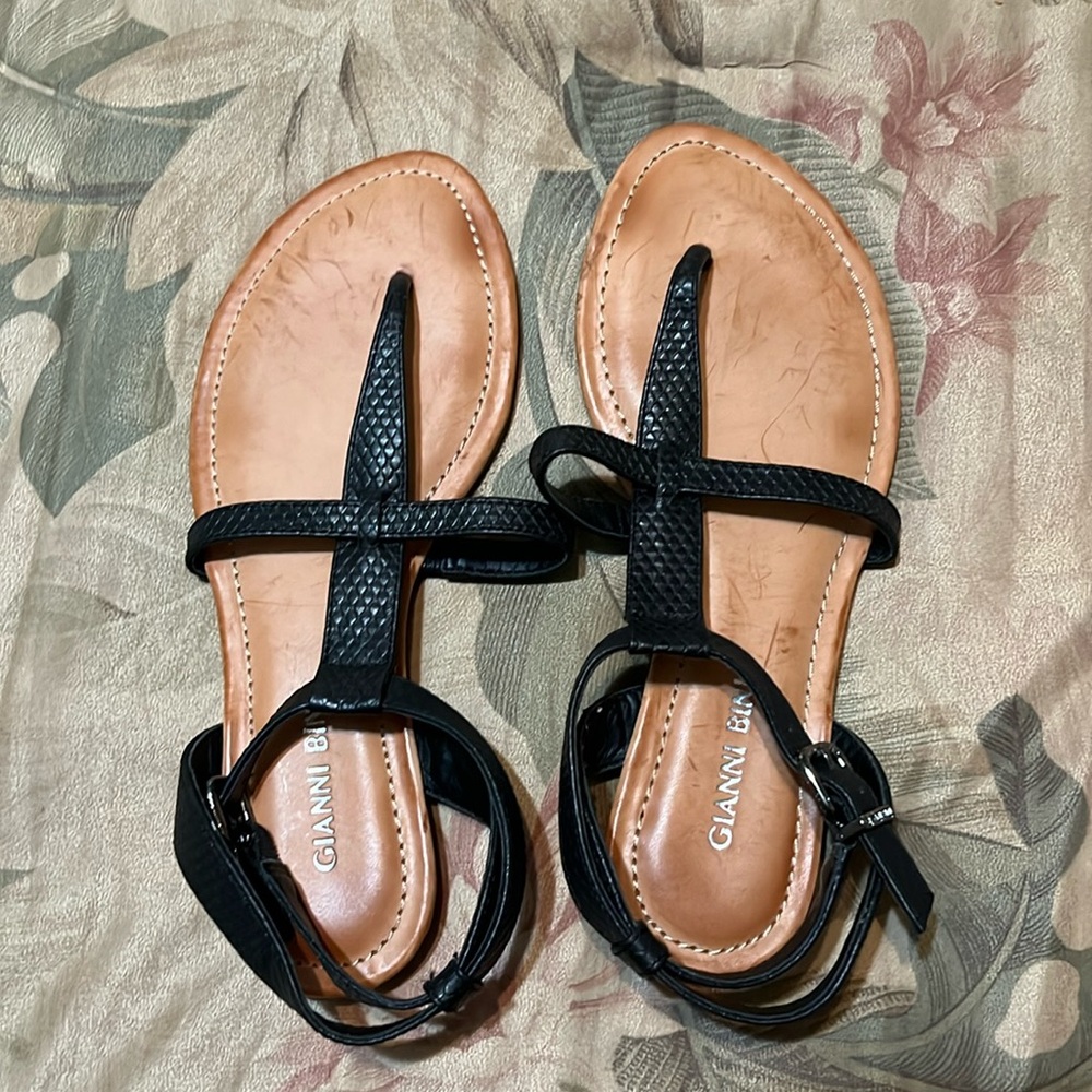 Gianni Bini black sandals Sz 6.5